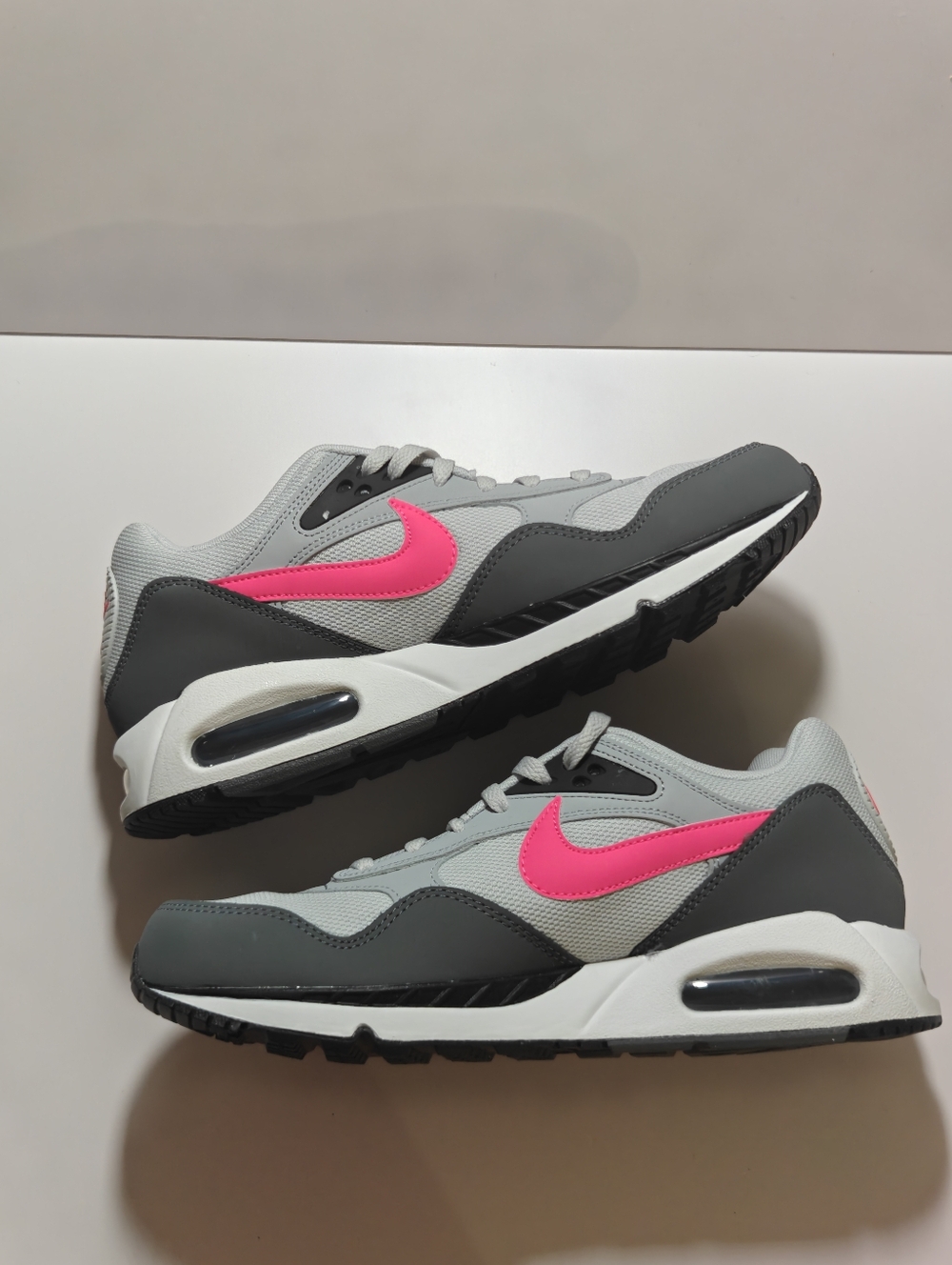 Nike Air Max Correlate – Women’s 11.5 / Men’s 10 (UK 9)